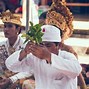 Gambar Orang Hindu Berdoa